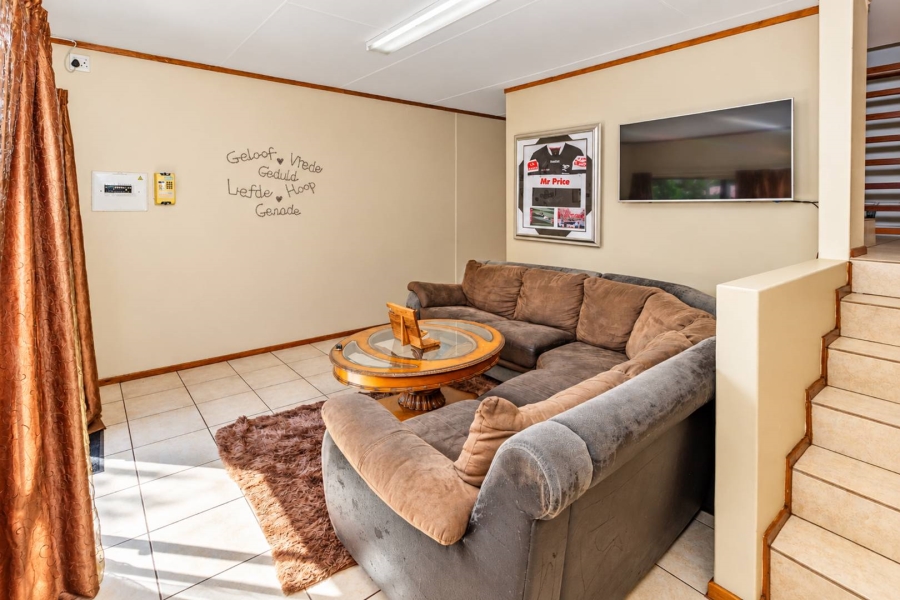 5 Bedroom Property for Sale in Melodie North West